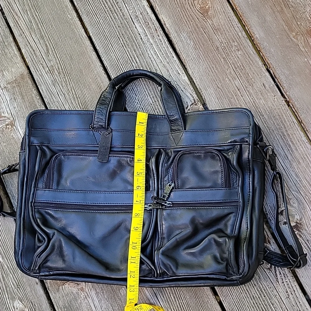 Tumi Leather Expandable Briefcase Lap Top Organizer Shoulder Bag.